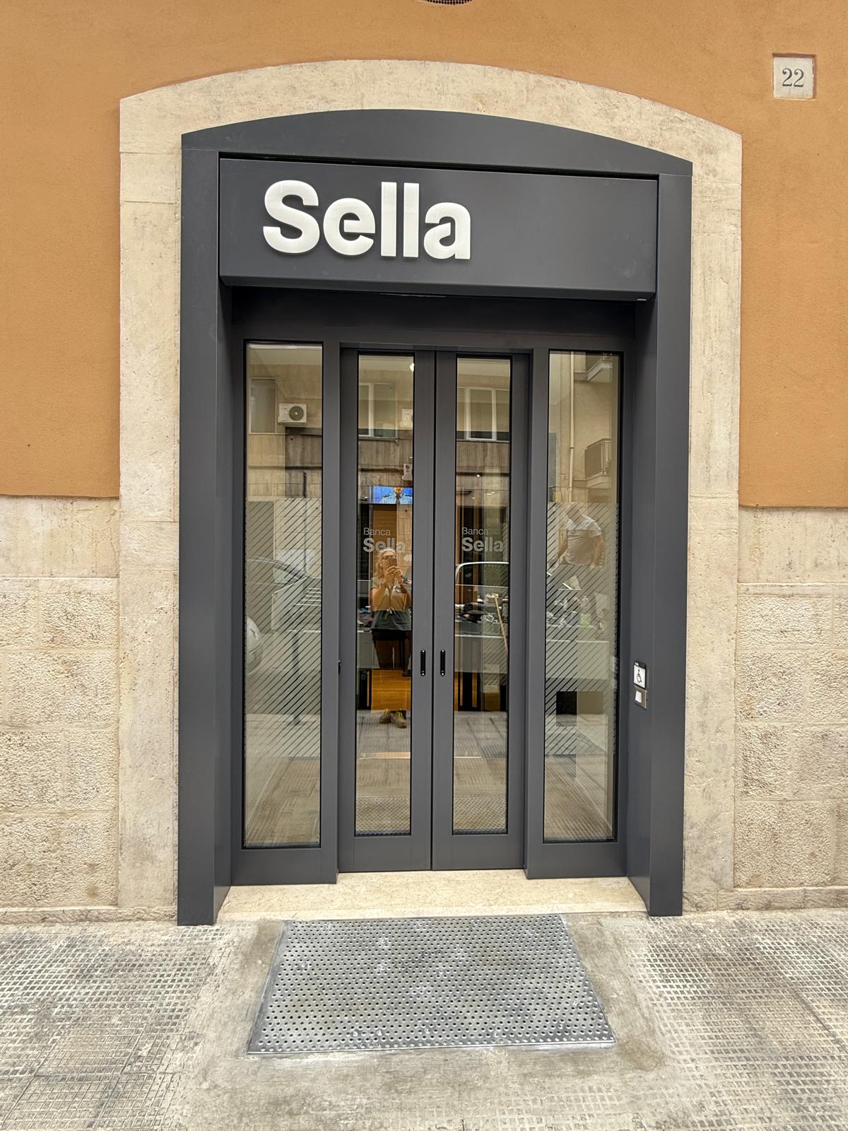 Succursale Banca Sella Bari - gli esterni