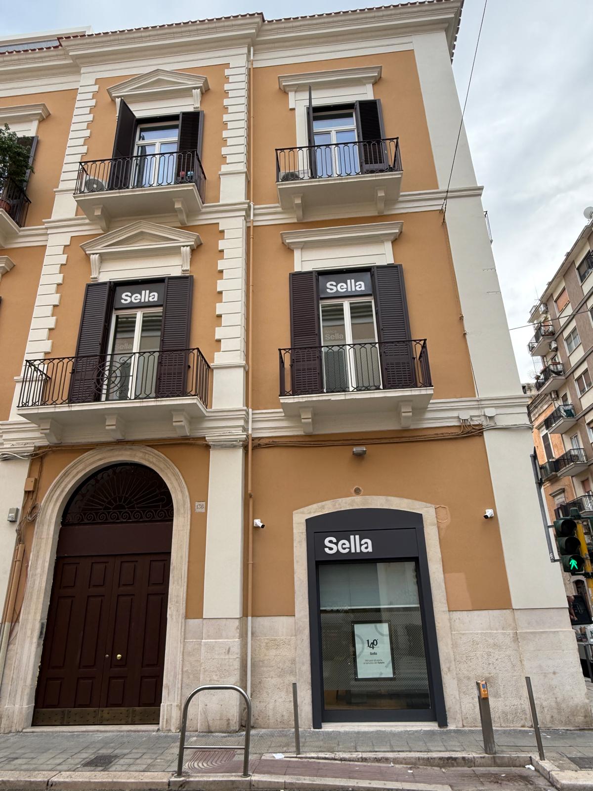 Succursale Banca Sella Bari - gli esterni