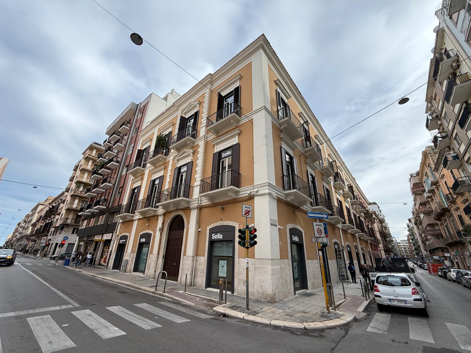 Succursale Banca Sella Bari - gli esterni